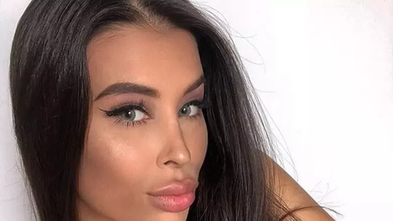 Ea e Suzan Lazăr, bomba sexy care câștigă 9.000 de euro doar din Instagram! Românca vrea să pozeze în Playboy și să devină învățătoare