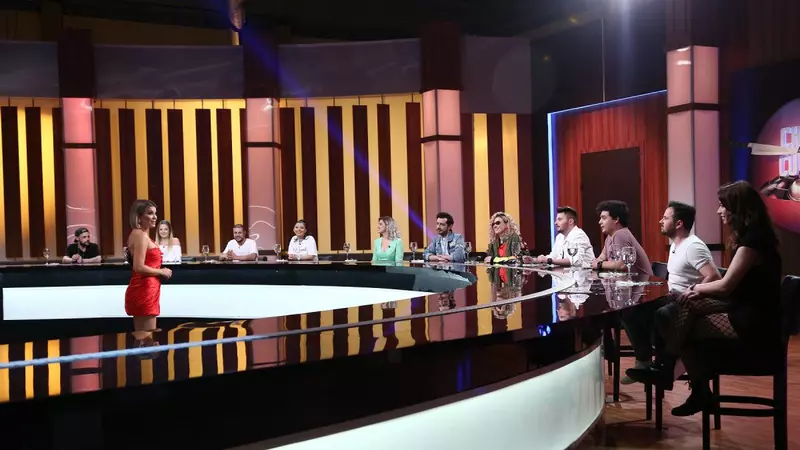 Marius Moga și soția, în juriul de la "Chefi la cuțite", la Antena 1. Bianca Lăpuște a atras toate privirile