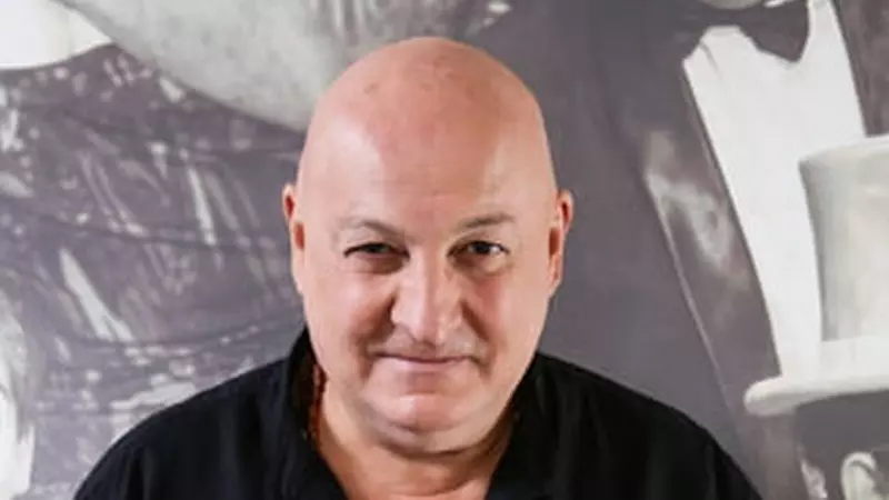 Bebe Cotimanis, îndrăgostit ca un adolescent. Ipostaza romantică în care a apărut alături de femeia pentru care a divorțat după 17 ani