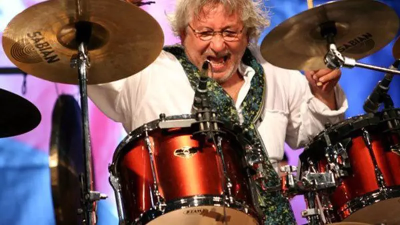 La 66 de ani, Ovidiu Lipan Țăndărică este gata de însurătoare! Cine este blonda mult mai tânără de care s-a îndrăgostit nebunește