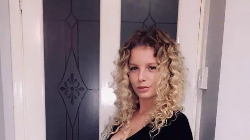 Bekki Cocks, mamă singură, s-a căsătorit cu un covor. Cum arată ”mirele”