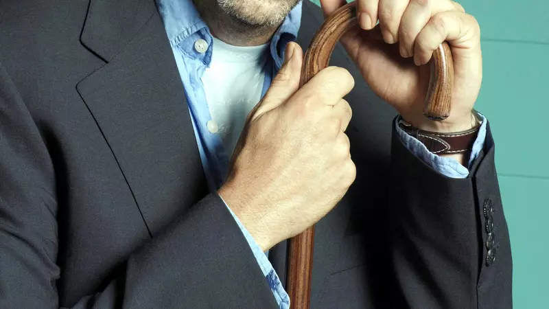 Îl mai știi pe actorul principal din serialul "Doctor House"? Cum arată Hugh Laurie la 60 de ani: pare alt om!