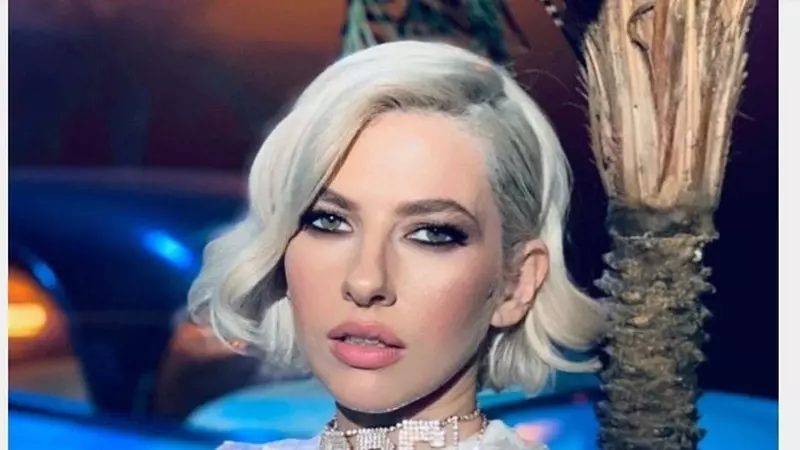 Lidia Buble, fără sutien la Elle Style Awards. Răzvan Simion nici nu a văzut cum a plecat de acasă: ”Îmi e rușine”