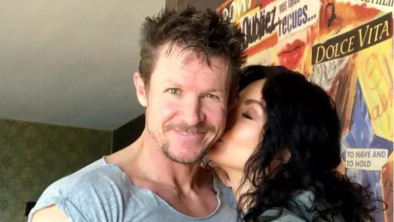 Imaginea cu Mihaela Rădulescu pe tanc, la Revoluția din 1989, a făcut senzație în mediul virtual. Cum arăta vedeta la 20 de ani