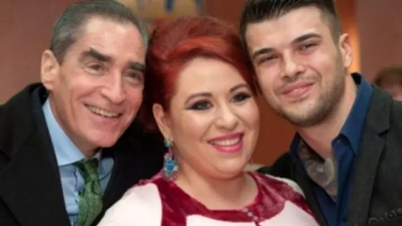 Oana Roman, mesaj dur la adresa tatălui ei, Petre Roman: ”A uitat de mine anul ăsta. Și de ziua Isei, și de ziua mea și mai ales de Crăciun”