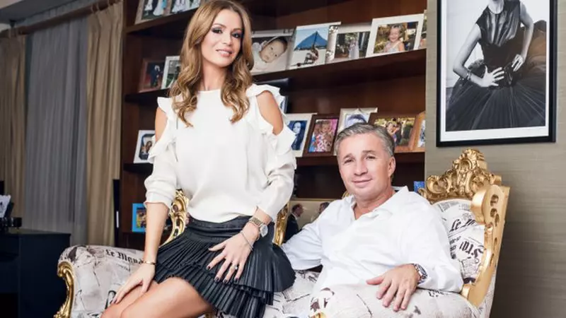 Cum arată soția lui Dan Petrescu la 43 de ani. Ce bea Adriana în fiecare dimineață pentru a se menține suplă