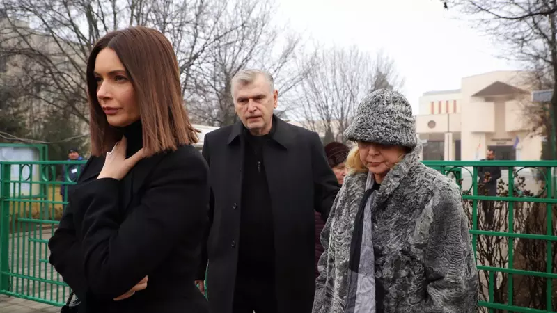 Ramas bun, Cristina Țopescu! Vedeta TV a fost incinerată în prezența familiei și a apropiaților! Imaginile durerii
