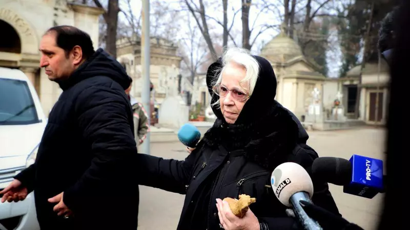 Ce s-a întâmplat cu cenușa Cristinei Țopescu. Mama jurnalistei a ajuns la crematoriu, alături de cea mai bună prietenă a fiicei sale. „O să găsesc un loc așa cum și-l dorea”