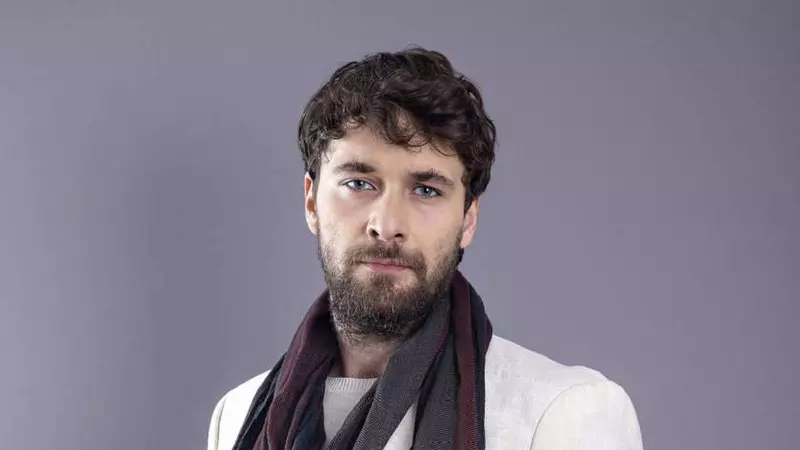 Cine este Șerban Gomoi, noul actor din Sacrificiul. „Trebuie să găsesc un echilibru”