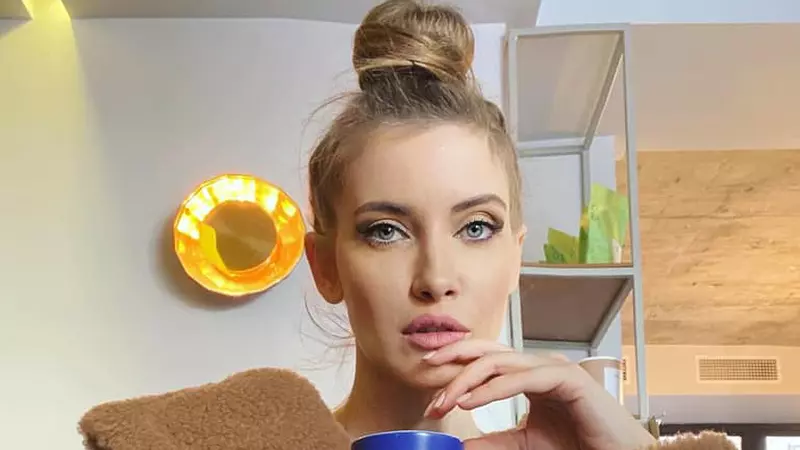 Imaginea cu Iulia Albu care a stârnit un val de controverse. Cum arată vedeta după ce și-a pus extensii