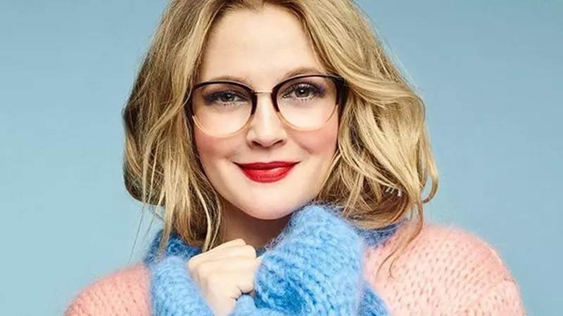 Drew Barrymore a reușit să slăbească 11 kg în 3 luni, la 45 de ani. Dieta conține câteva ingrediente-minune: ghimbir, pătrunjel, spanac!