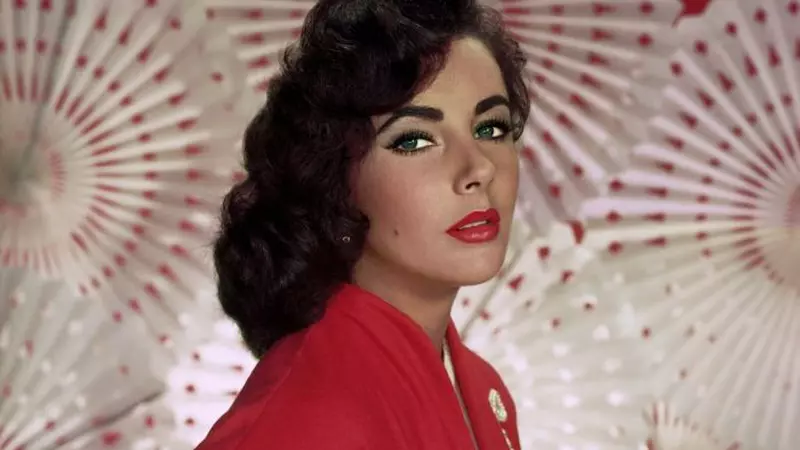 Boala neștiută a lui Elizabeth Taylor. Privirea ei hipnotică era rezultatul unei mutații genetice