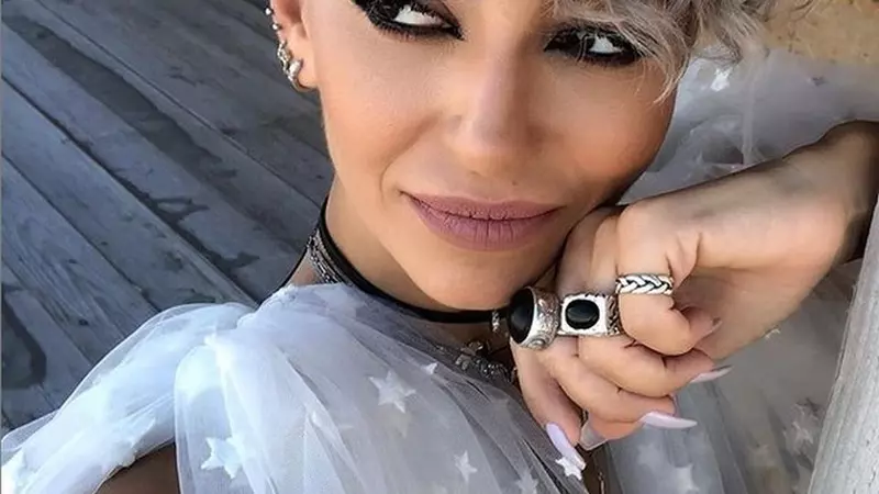 Giulia Anghelescu și-a pus silicoane! Detaliul care a dat-o de gol