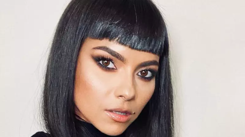 INNA este asaltată de fani, în străinătate, precum un star de la Hollywood! Surprinzător cum a fost filmată vedeta pe străzile din București!