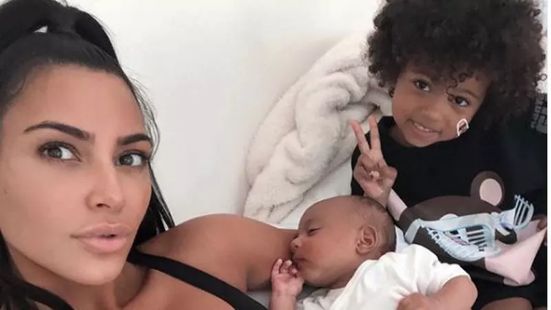 Kim Kardashian șochează din nou! E convinsă că tatăl ei s-a reîncarnat în fiul cel mic: "O femeie medium a venit la mine și mi-a zis că..."