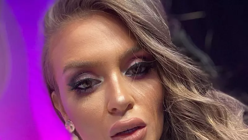 Oana Radu a slăbit enorm. De la 120 kg, solista a ajuns să aibă siluetă de fotomodel: ”Mărimea S și sunt deja largi”