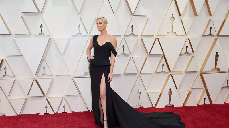 Cele mai frumoase ținute la Oscar 2020. Vedetele au strălucit pe covorul roșu