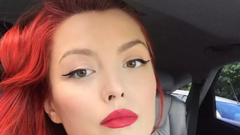 Elena Gheorghe, fotografie incendiară în cadă