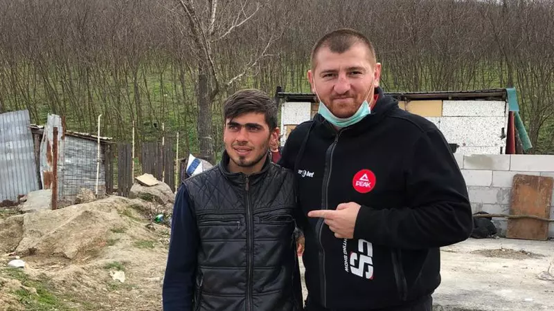 Cătălin Moroșanu se oferă să îl ajute pe tânărul din Iași, care a venit călare la maternitate: "O poveste care trebuie să ne fie exemplu în aceste zile. Nu banii sunt totul în viață"