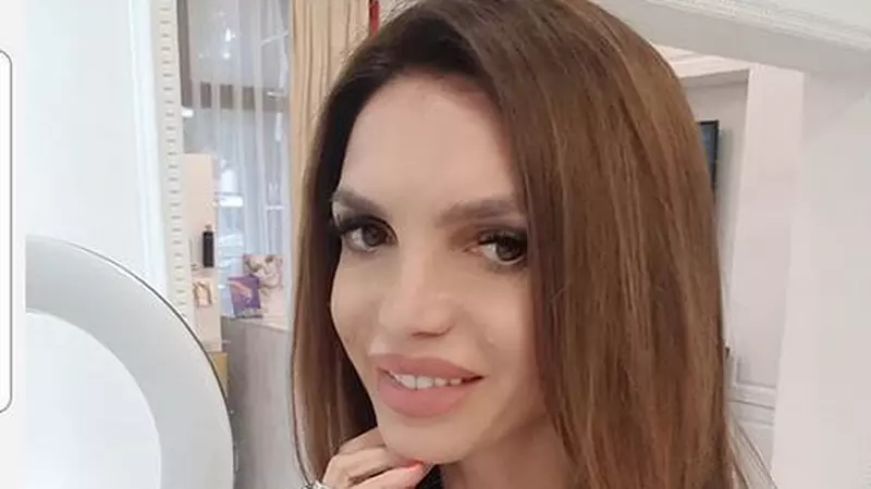 Cristina Spătar apelează la estetician, din nou: Ce i-a spus fiul ei: „Ești o egoistă, la noi nu te gândești”. La ce procedură apelează cântăreața