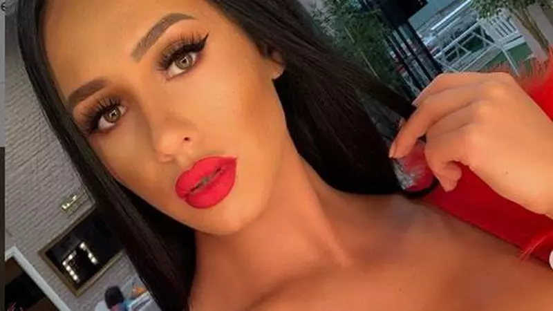 După divorțul de Bianca Drăgușanu, Alex Bodi este alinat de Ella de la Puterea Dragostei. Concurenta de la Kanal D vorbește despre relația cu afaceristul: ”Îmi este un om drag”