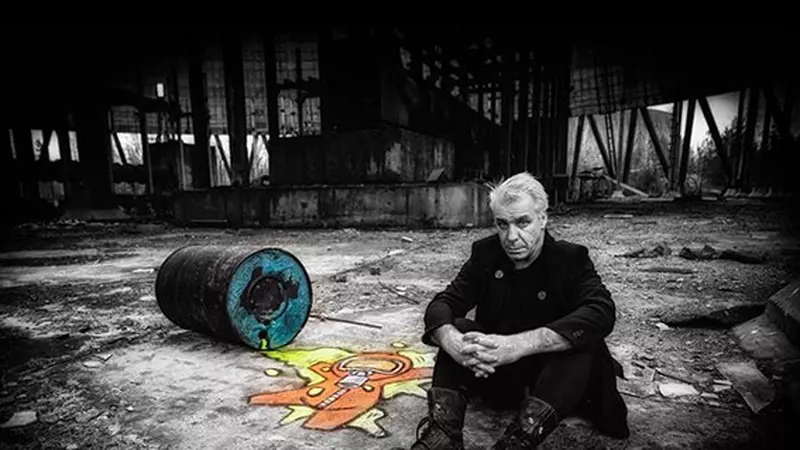 Till Lindemann, solistul trupei Rammstein, internat la terapie intensivă, din cauza coronavirusului.