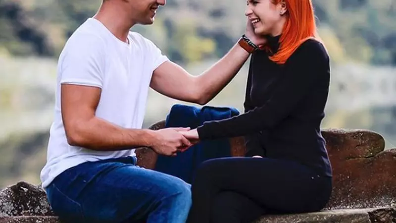 Cristina Ciobănașu și Vlad Gherman, fotografie incendiară. S-au pozat goi în cadă