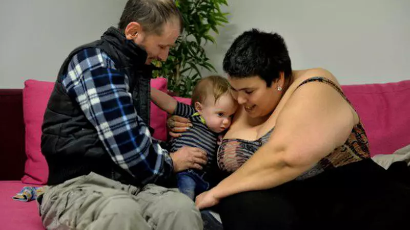 Ioana Tufaru strigă din nou după ajutor. Fiica regretatei Anda Călugăreanu nu mai are cu ce să-și crească fiul: ”Aș avea nevoie de alimente și ceva bănuți”