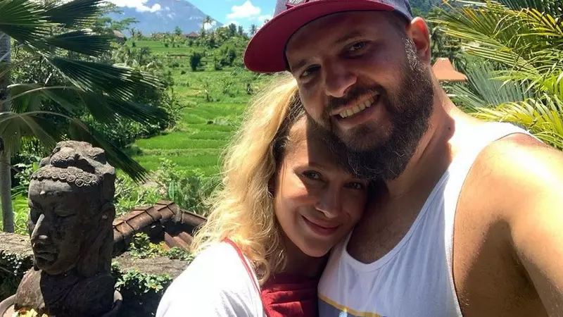 Motivul pentru care Lora nu se căsătorește cu Ionuț Ghenu, deși a primit două inele de logodnă și o verighetă de la el