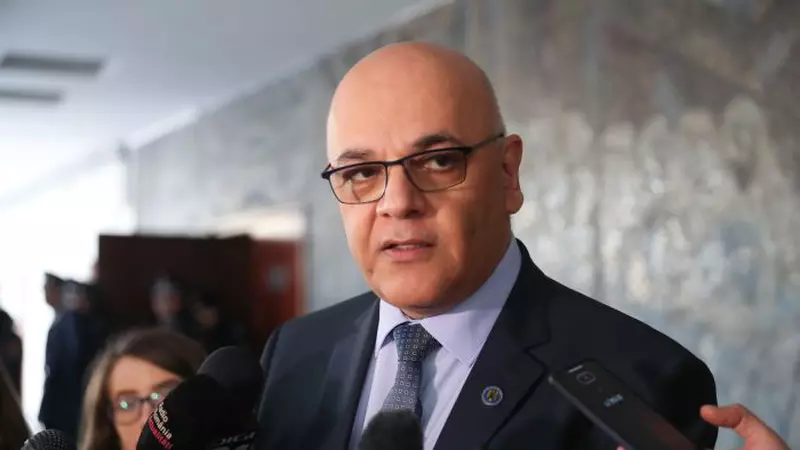 Raed Arafat îndeamnă România să poarte mască de protecție: ”Să aplicăm această practică cât de repede posibil, indiferent de cine ar râde de noi”