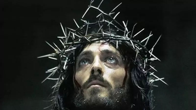 Au trecut 43 de ani de când Robert Powell l-a jucat pe Iisus din Nazaret! Cum arată acum și ce s-a întâmplat cu actorul care ajunsese să se considere "trimisul lui Dumnezeu pe Pământ"