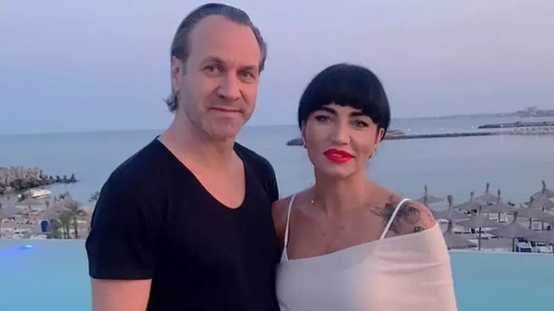 Îl mai ții minte pe Alin Oprea de la Talisman? A sărbătorit 22 de ani de căsnicie în singurătate: soția lui locuiește la Londra, de trei ani