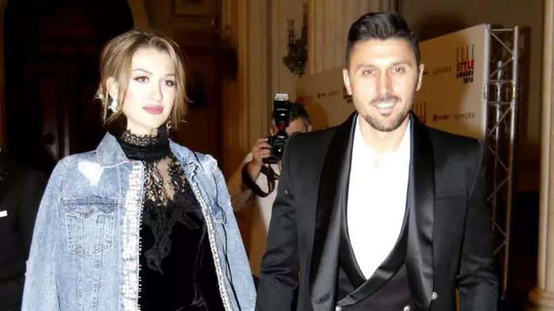 Ironia sorții! Iubita lui Ciprian Marica s-a pozat alături de femeia cu care a fost surprins fotbalistul. Fotografia e făcută în holul aceluiași hotel unde a avut loc filmarea compromițătoare
