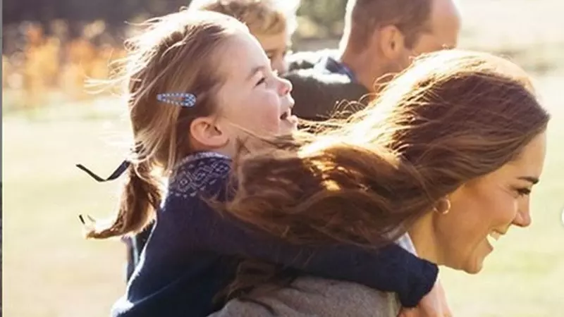 Ce reguli stricte sunt obligați să respecte copiii lui Kate Middleton și ai Prințului William. Merg la culcare de la 7 seara și au foarte multe interdicții!