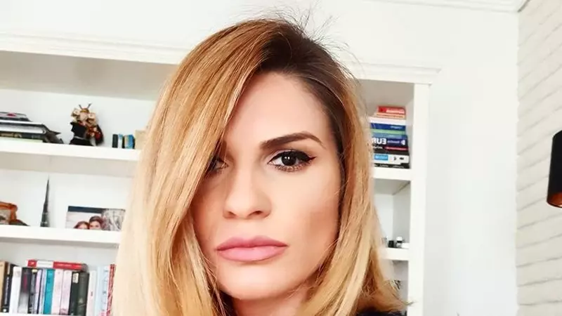 Ellie White și iubitul ei se căsătoresc! Sunt împreună de 14 ani și au doi copii
