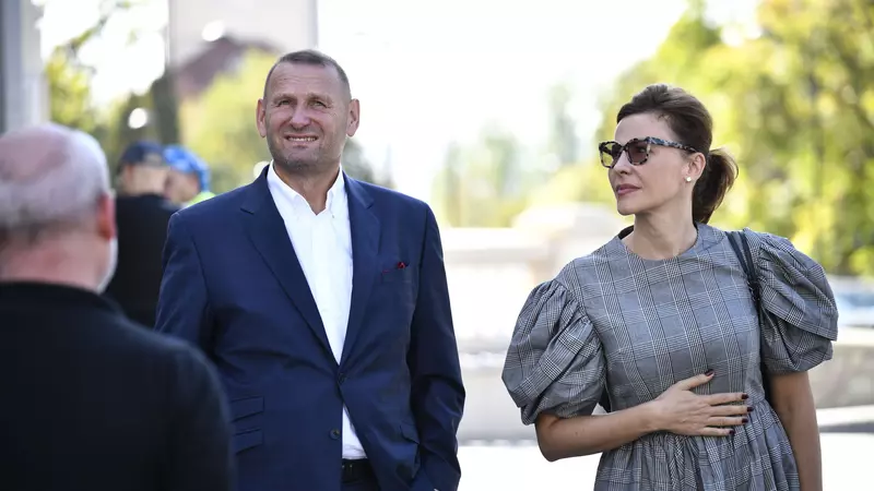 Adina Alberts și Viorel Cataramă locuiesc într-o vilă super luxoasă. Primele imagini din căminul lor conjugal: interiorul casei arată ca un muzeu / EXCLUSIV