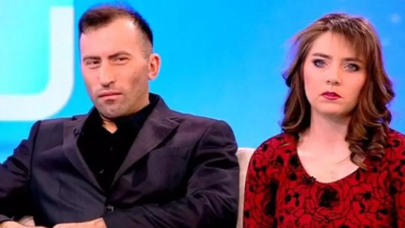 Ce se întâmplă cu fetița Vulpiței și a lui Viorel, rămasă la Bălgești. Cei doi au devenit vedete și s-au mutat la București