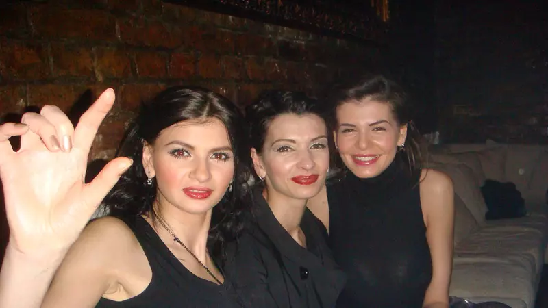 Cum arată Alina, sora mai mare a Monicăi și Ramonei Gabor. Este căsătorită și a ales să ducă o viață simplă