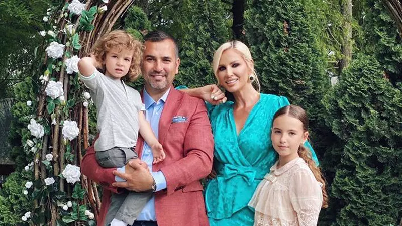 Andreea Bănică s-a căsătorit de ziua ei de naștere. Cum a început povestea sa de dragoste cu Lucian Mitrea: ”Împlinim 23 de ani de relație și 12 ani de la nuntă”