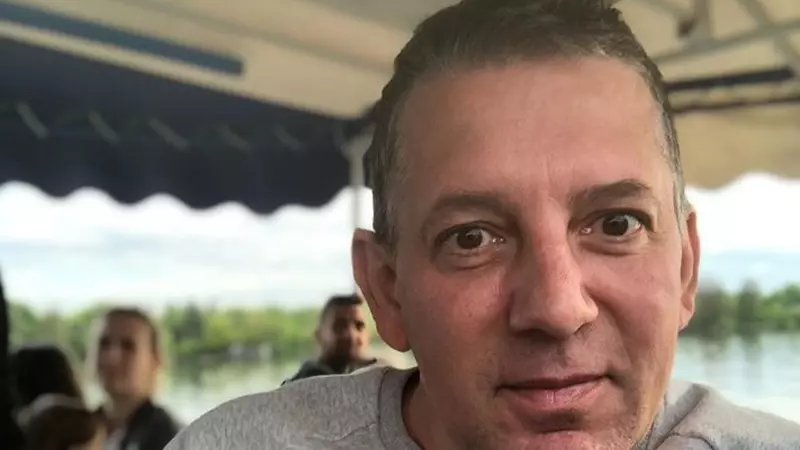 Ușa apartamentului artistului Costin Mărculescu, spartă de pompieri! Primele imagini de la locul tragediei