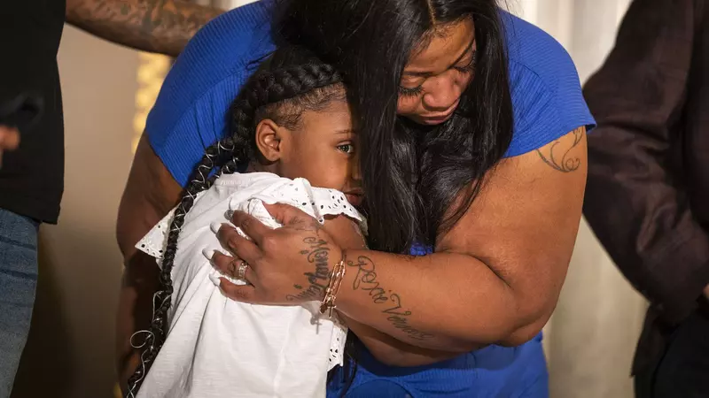 Fetița de doar 6 ani a lui George Floyd transmite un mesaj emoționat. Gianna nu știe adevărul despre moartea eroului ei: ”Tati a schimbat lumea”