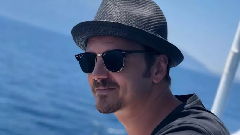 Mihai Petre a dezvăluit care a fost cel mai ciudat loc în care a făcut dragoste cu soția lui: „Partea inferioară a corpului meu a avut de suferit”