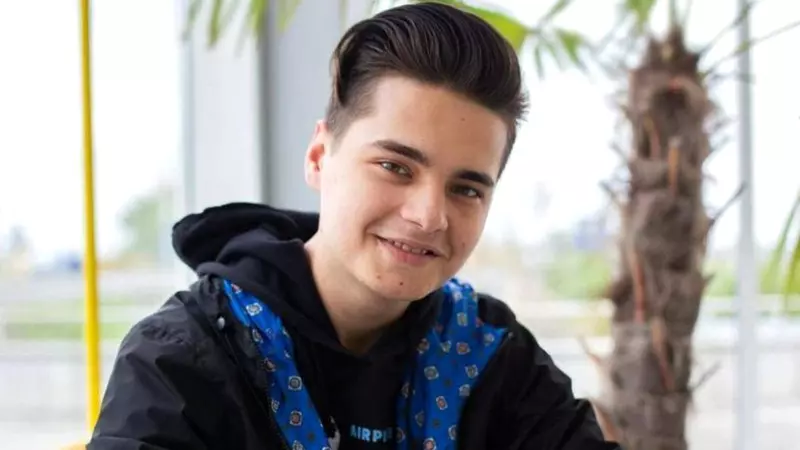 Cine este Selly, vloggerul român care a făcut primul milion de euro la doar 18 ani