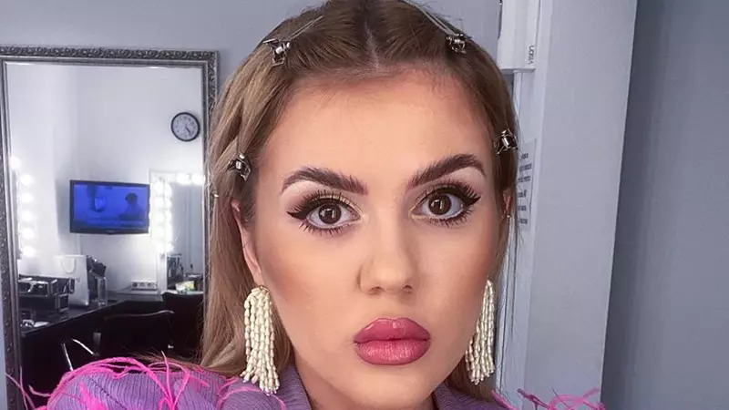 Emily Burghelea a fost nevoită să se întoarcă la Acces Direct, la trei săptămâni după ce și-a dat demisia. Fosta asistentă TV nu a avut de ales