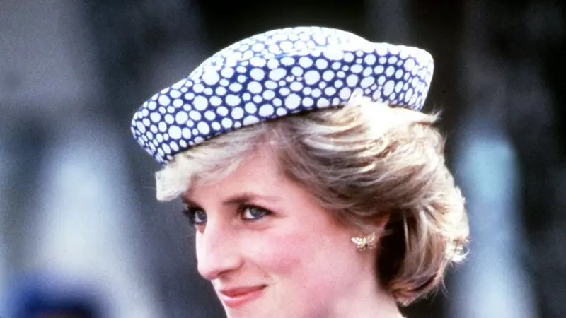 Prințesa Diana ar fi împlinit 59 de ani! Detalii neștiute din copilărie și drumul anevoios parcurs printr-o adolescență zbuciumată până când a devenit prima mireasă regală care avusese un loc de muncă plătit