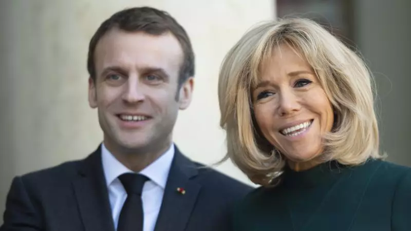 Președintele Emmanuel Macron și soția lui, în vacanță pe Coasta de Azur. Pe iaht, cei doi au uitat de distanțarea socială!
