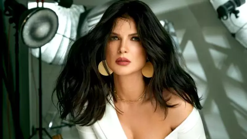 La ce tertip a apelat Monica Bârlădeanu, la 16 ani, pentru a se angaja ospătăriță: "Mi-am pus șosete în sutien și..."