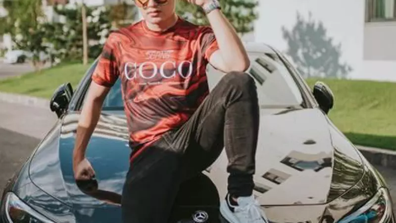 Selly a făcut accident de circulație, din nou! Vlogger-ul și-a avariat mașina de 70.000 de euro, dar a scăpat nevătămat