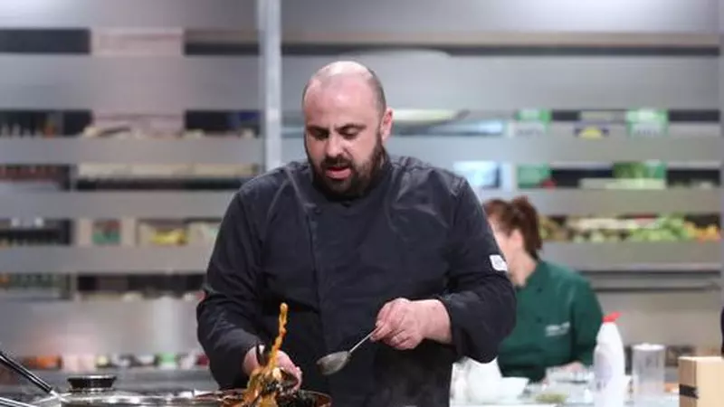 Cine este Gabriel Toader, concurent Ferma. Este bucătar și s-a pregătit pentru competiție: „Pot să trec peste orice situație”