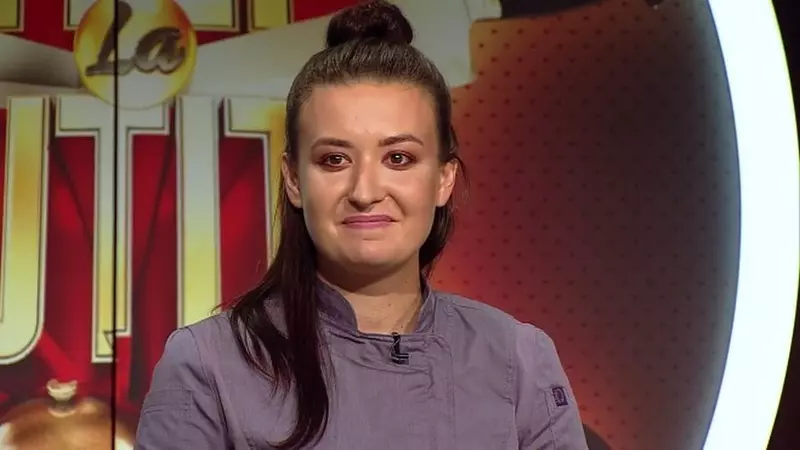 Cum arăta Roxana Blenche, înainte de Chefi la Cuțite. Era blondă și se îmbrăca sexy